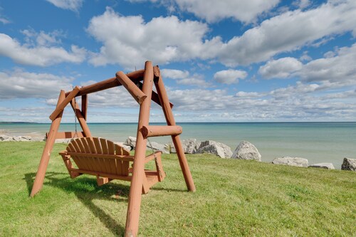 Lakefront Escape at Sunrise Side Resort
