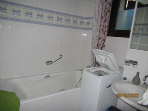 Bathroom - Vrbo Property (Châtel)