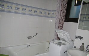 Bathroom - Vrbo Property (Châtel)
