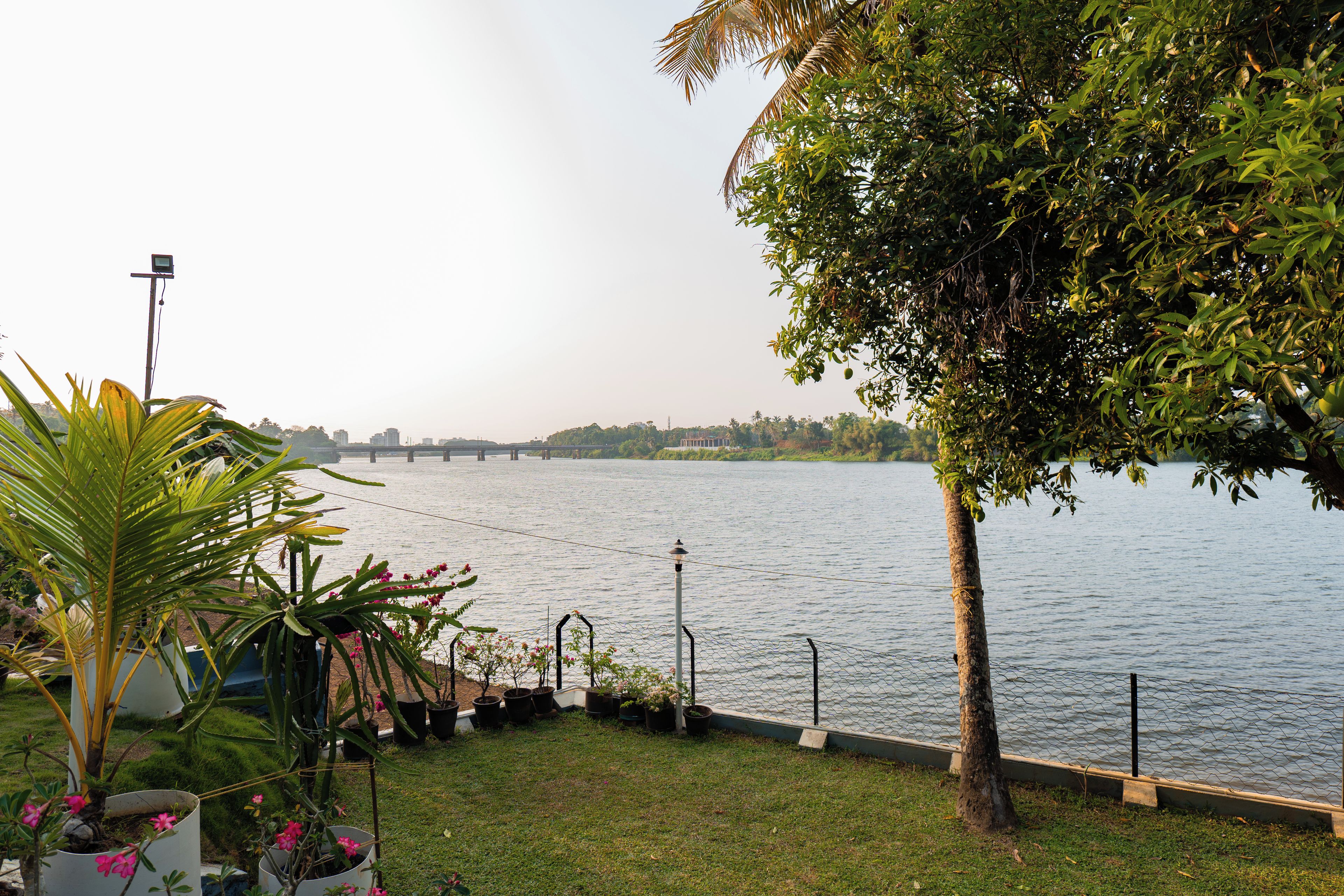 Thành phố nhìn từ nơi lưu trú