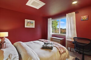 Room - Your Seattle adventure starts here (Bothell)