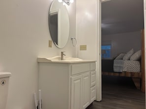 Bathroom - Charming 3-bedroom house in welcoming Turkey Creek neighborhood of Kentucky. (Turkey Creek)