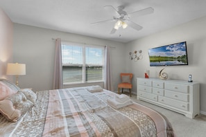 Room - 5BR Lake Berkley Home, Lake-view Pool (Kissimmee)