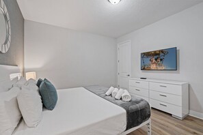 Bedroom - 6BR near Disney | Private pool & game room (Kissimmee)