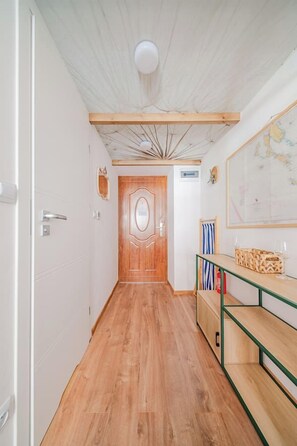 Studio with Kitchenette | Book Now with Rentujemy - Kraków City Center Studio — Mezzanine (Kraków)