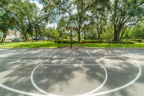 Sports - 3BR townhome near Disney | Resort pool access (Kissimmee)