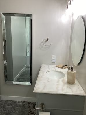 Bathroom - Prime Location! 3 BR w/Heated Pool. Walk to Dining,Shops and more! (Scottsdale)