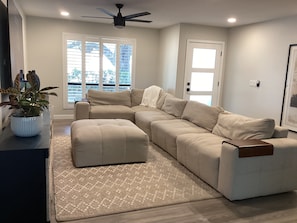 Living area - Prime Location! 3 BR w/Heated Pool. Walk to Dining,Shops and more! (Scottsdale)