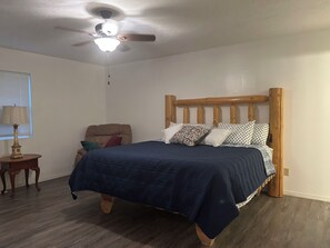 Room - Chief’s Den 
Beautiful 3 bedroom house located in Turkey Creek , Kentucky. (Turkey Creek)