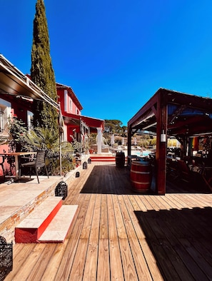 Outdoor dining - Vrbo Property (Vidauban)
