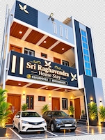 Un hotel moderno con un letrero llamativo que dice 'Sri Raghavendra Home Stay'.