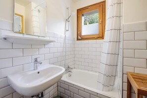 Bathroom - Vrbo Property (Chamonix-Mont-Blanc)