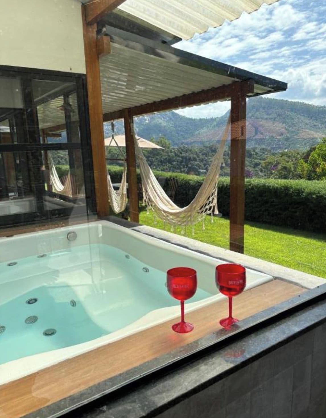 Outdoor spa tub