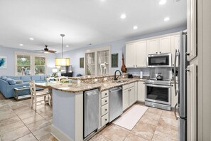 Private kitchen - Luxury 3BR 2.5BA Townhome w/Resort Perks (North Myrtle Beach)
