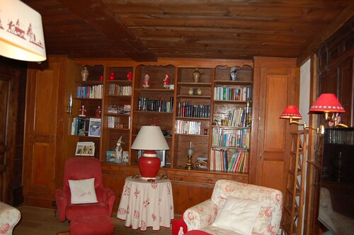 A tastefully renovated, historic farmhouse just 3 minutes from the Linga slopes