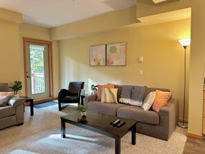 Living area - LG223- 1-bedroom apartment in lovely Canmore with pool and hot tub (Canmore)