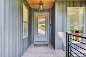 Exterior detail - The Treehouse, Sleeps 12, Waterfront, Game Room, Firepit, Kayaks + MORE! (Milledgeville)