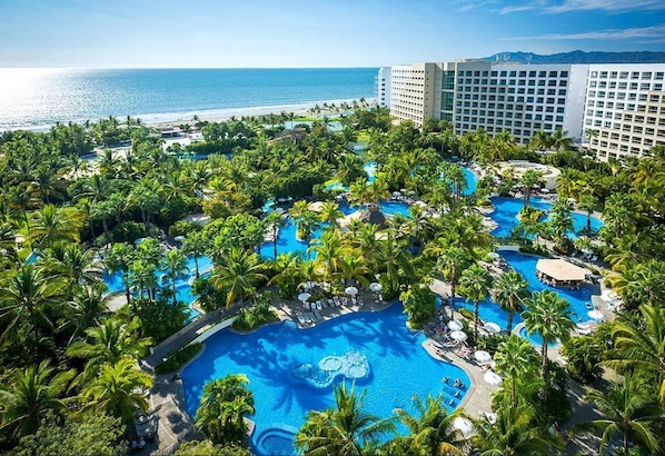 Pool - 2-bedroom Suite at the Grand Bliss in Nuevo Vallarta with kitchen and living (Nuevo Nayarit)