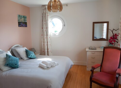 Guest Room 'Villa Do Sol- Les Pins' with Shared Garden, Wi-Fi and Air Conditioning