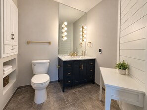 Bathroom - NEW LISTING! Freshly Remodeled 2BR Condo with AC // Best Location (Telluride)