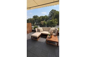 Property grounds - INA Golf Retreat: Beautiful 4BR Home for 10, Espresso, Netflix & Karaoke (Bemban)