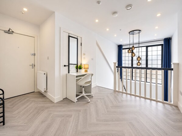 Interior - Chic 3BR Duplex | Sleeps 5 | Heart of Fulham (London)