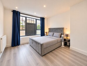 Room - Chic 3BR Duplex | Sleeps 5 | Heart of Fulham (London)