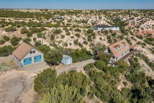 Clean Cozy Cabin, King beds, HotTub, Palo Duro