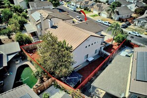 A residential area with multiple houses, a swimming pool, and a fenced yard. - I-5 Getaway, Sleek & Spacious. All Fees included (Stockton)