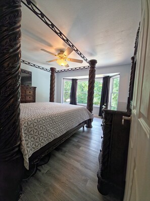 Room - Peaceful Escape Near Wineries, Scenic Parks, Swimming & Historic Attractions (Blackwell)