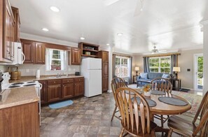 Private kitchen - River Cottage with Private Campsite (Rileyville)