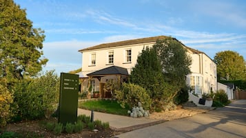 Sefton Place - luxury suites and ensuite rooms, event space, peaceful grounds set in the South Downs National Park