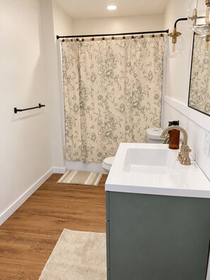 Bathroom - Waterfront Farm Cottage w/ Private Trails, Animals & Fishing <1 hr from ATL (Monticello)
