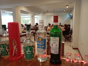 Bar (trong khuôn viên)