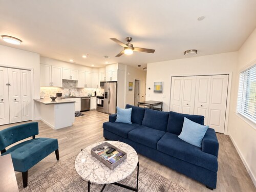 Sonoma 2BR Condo w/ AC & Kitchen -- Chardonnay