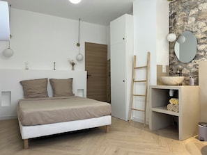 Room - (Avignon)