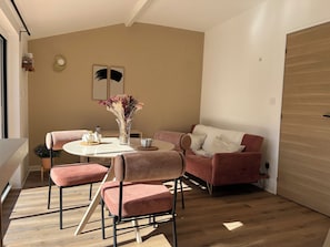 Dining - (Avignon)