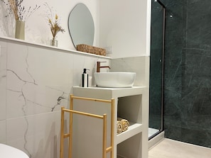 Bathroom - (Avignon)