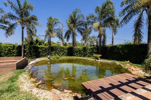 Ch Cara com Piscina Hidro e Lago em Trindade - GO
