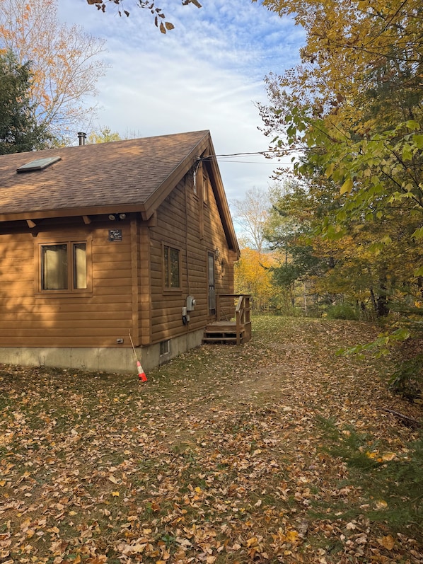 Exterior - LOG CABIN • 2-bedroom + loft. Access to private association waterfall + courts (Thornton)