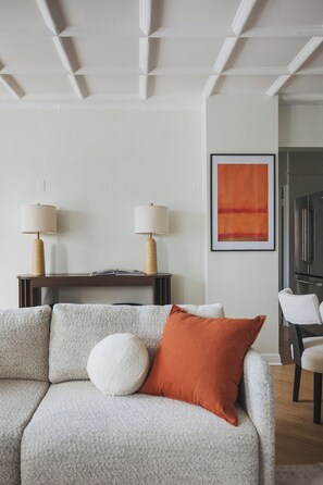 A modern living room with a sofa, two lamps, and a framed artwork on the wall. - Luxury Designer COMBO 802/803| Gold Coast/Old Town (Chicago)