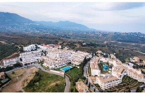 Exterior - House Sleeps 6 - Communal Pool - Patio & Bbq (Mijas)