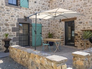 Outdoor dining - Vrbo Property (SAINT GEORGES DE MONS)
