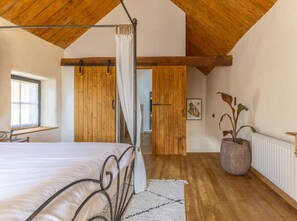 Room - Vrbo Property (SAINT GEORGES DE MONS)