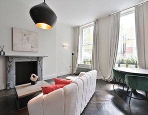 Living area - Boutique-hotel style Bloomsbury apartment & Breakfast (London)