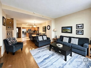 A modern living room with a sofa set, a coffee table, and a rug. - Ski-In/Ski-Out / Private Hot Tub & Mountain Views (Kimberley)