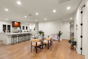Dining - Gardner Piazzetta By Alora Reserve (Los Angeles)