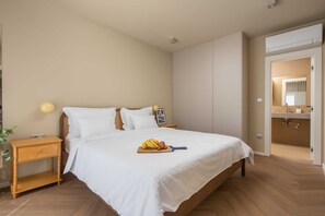 A bedroom with a bed, bedside table, and a nightstand. - Villa Belo Krug – Heated Pool & Sea View (Jesenice)