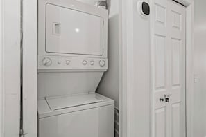 Laundry  - Mountain Retreat | 3BR | Walk to Downtown (Canmore)