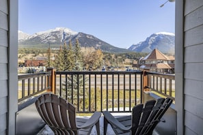 Balcony - Mountain Retreat | 3BR | Walk to Downtown (Canmore)
